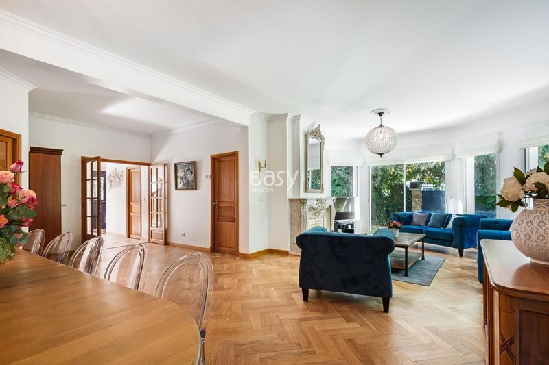 Event venue located in a private villa in the heart of Paris city center